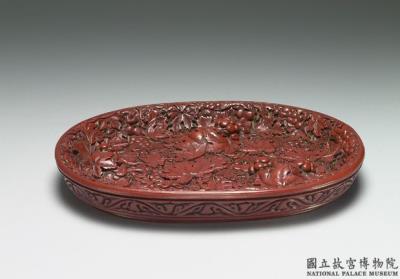 图片[2]-Oval dish with grape decor and Xuande reign mark. Carved lacquerware. Ming dynasty, 16th-17th century-China Archive